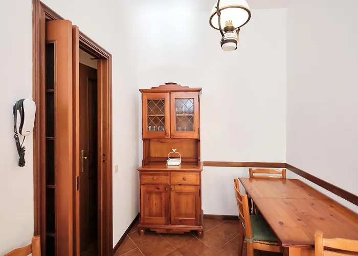 Elegante Con 3 Da Letto Vicino Il Centro