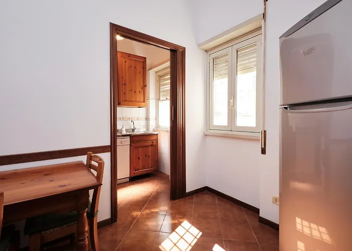 Elegante Con 3 Da Letto Vicino Il Centro